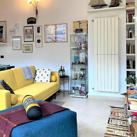 Apartment Open Space Con Soppalco, Zona Marche