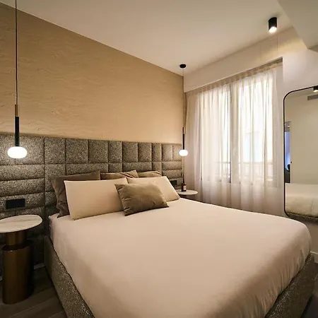 Picasso Luxe Apartment Milan