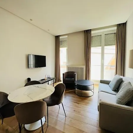 Piazza Affari - Duomo Milan