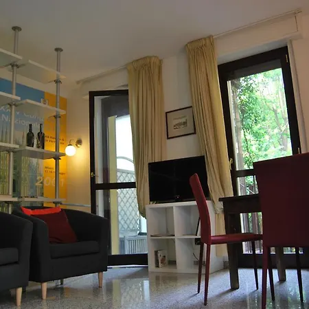 Porta Romana Garden Apartment *