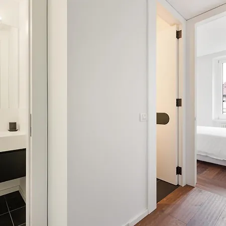 Modern & Comfortable Flat - Near Station Apartament *