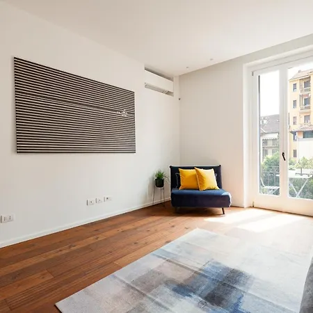 Modern & Comfortable Flat - Near Station Apartament