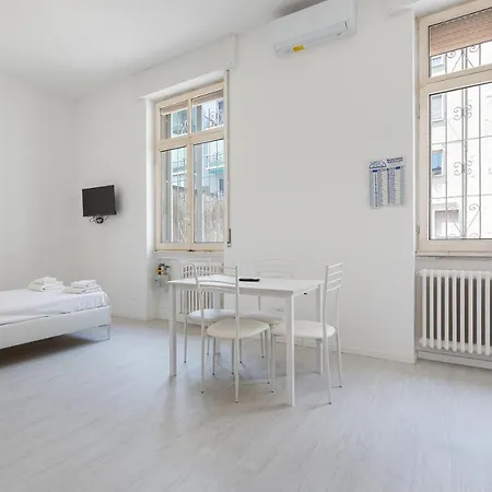 Guesthost - Cosy 25 Sqm Niguarda District