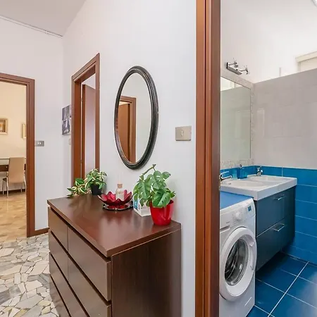 Apartment Ihost - Veneziano 8 *