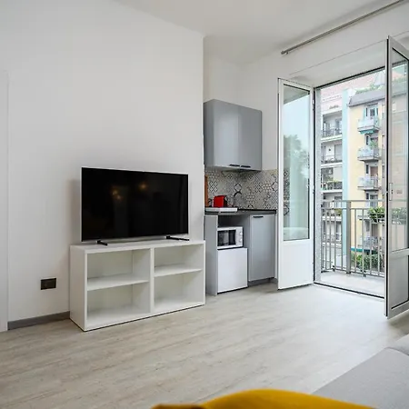 Insubria 8-3sx - Monolocale Cool * Milan