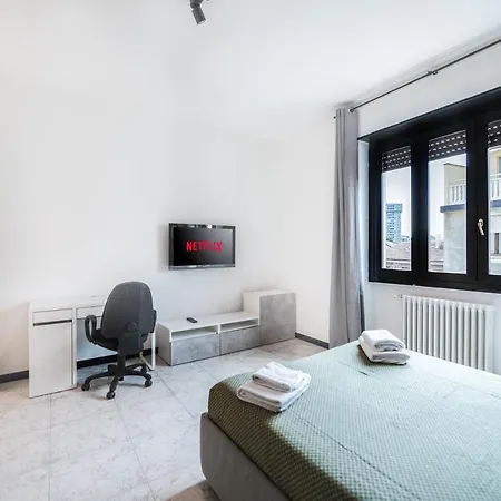 Smart Near Metro Apartment