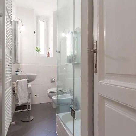 The Rent - Spacious Two-bedroom In Porta Romana *