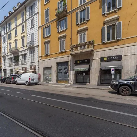 The Rent - Spacious Two-bedroom In Porta Romana Apartament