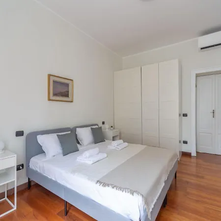 The Rent - Spacious Two-bedroom In Porta Romana * Mediolan