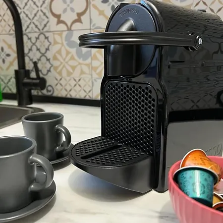 Daire Stylish 3 Km Away From Duomo - Netflix, Wi-fi, All Comforts Included Milano