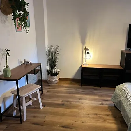 Daire Stylish 3 Km Away From Duomo - Netflix, Wi-fi, All Comforts Included Milano