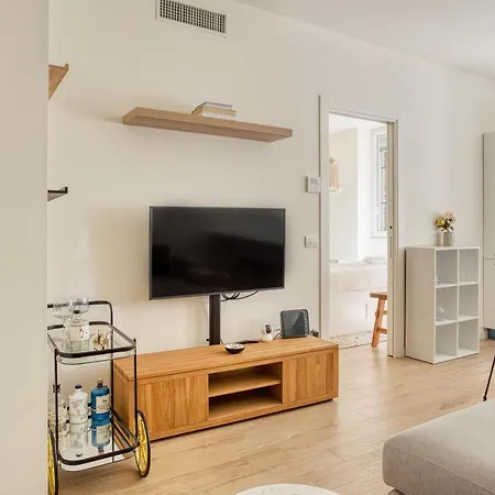 Apartment Hostmate - - Anelli 1 - Crocetta Milan