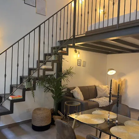 شقة Regina In Porta Romana 3 - Sky Tv, Wifi & Breakfast Box *