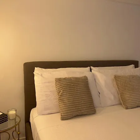 شقة Regina In Porta Romana 3 - Sky Tv, Wifi & Breakfast Box