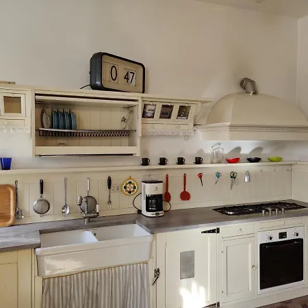 Elegante Trilocale A Apartment