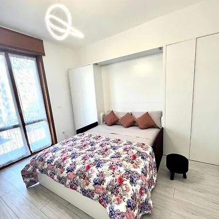 Marghespace Zona Stazione Con Letto Matrimoniale E Bagno Feriehus Milano
