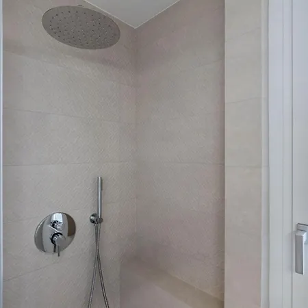 Easylife - Milano- Privata Angera 10s - * Mailand