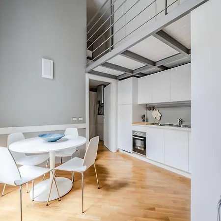 Guesthost - Amazing Loft - 350 M Far From Dateo Station Appartement *