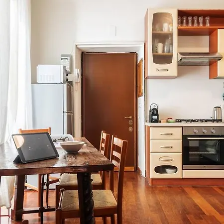 Lambert Flexyrent Wi-fi Aircon Apartment *