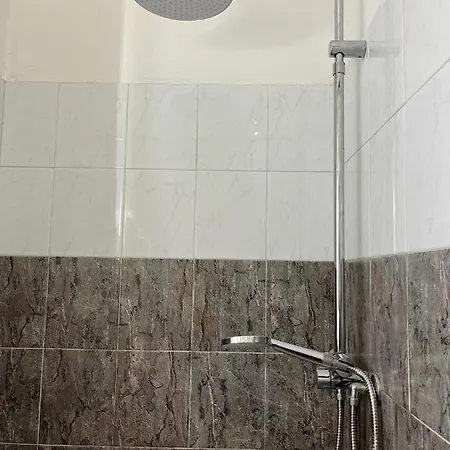 شقة * Maciachini * *