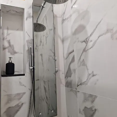 N&ghomesweethome Gogh Elegante E Confortevole