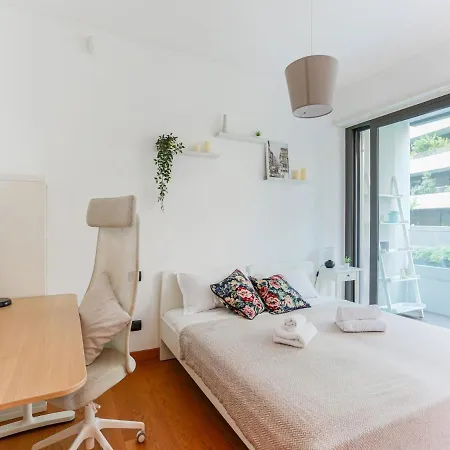 Apartment The Best Rent - With Terrace And Jacuzzi Milan