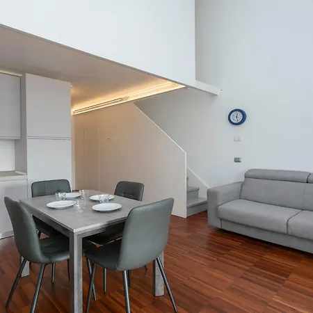 Luxury Loft - Terrazzo E Posto Auto - Adriano 51b Milánó