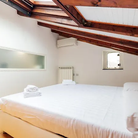 Loft Artigianale: Design In Legno E Terrazzo Panoramico Su