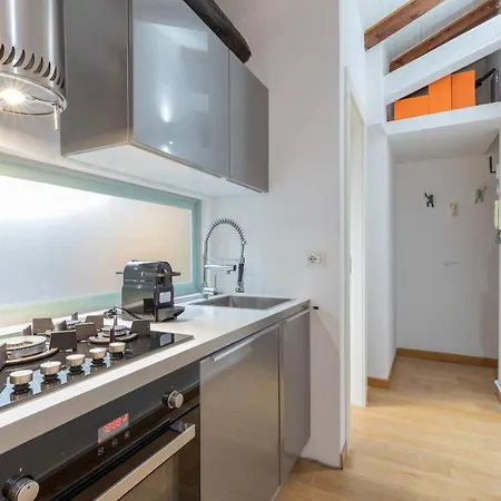 Loft Artigianale: Design In Legno E Terrazzo Panoramico Su