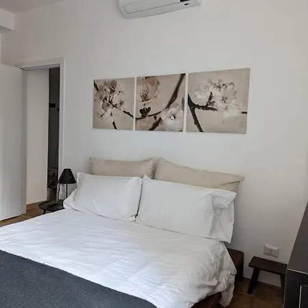 Modern And Comfortable Near The Subway Apartment *