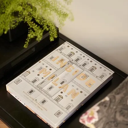 Crossing Manzoni Милан