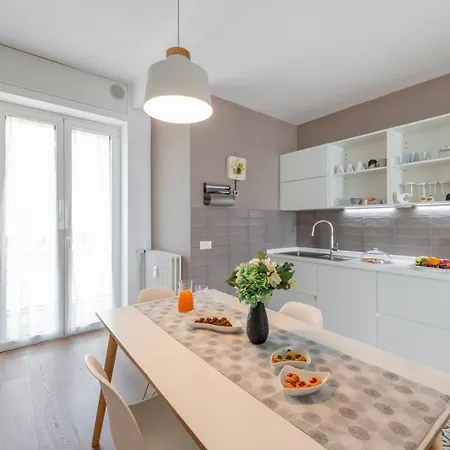 Ferrucci, 10 - Elegante Oasi Urbana A Apartamento