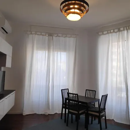 Appartement Duomo Lucania M3 - Barney's Milaan
