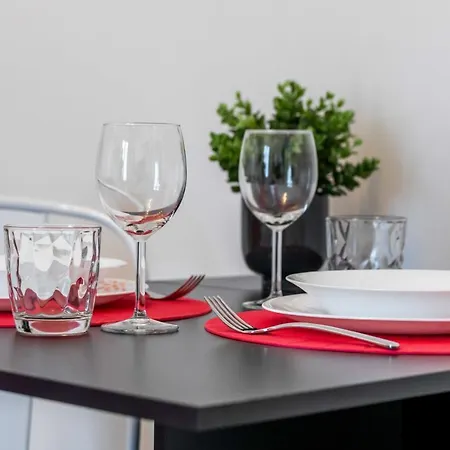 Apartman Prada & Bocconi - Cozy Studio, Fast Wifi, Tram