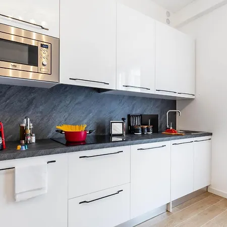 Prada & Bocconi - Cozy Studio, Fast Wifi, Tram Apartman *