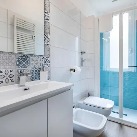 Prada & Bocconi - Cozy Studio, Fast Wifi, Tram Apartman