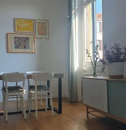 Isola - Bright 2-room With Balcony Daire Milano