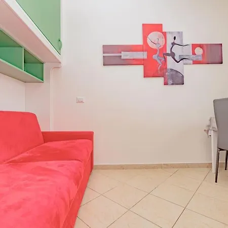 Lovely - 15 Minutes To Duomo