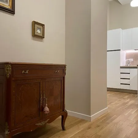 Regina By The Blue Twins ミラノ