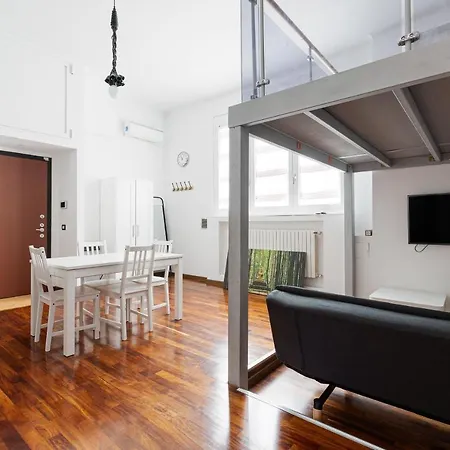 Guesthost - Cosy Close To Piazza Insubria