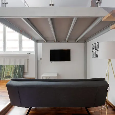 Guesthost - Cosy Close To Piazza Insubria Daire *