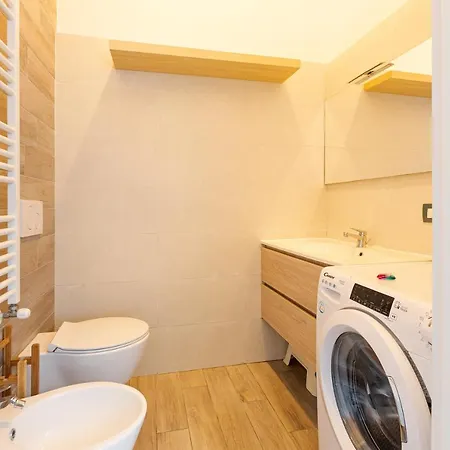 Guesthost - Cosy Close To Piazza Insubria Daire