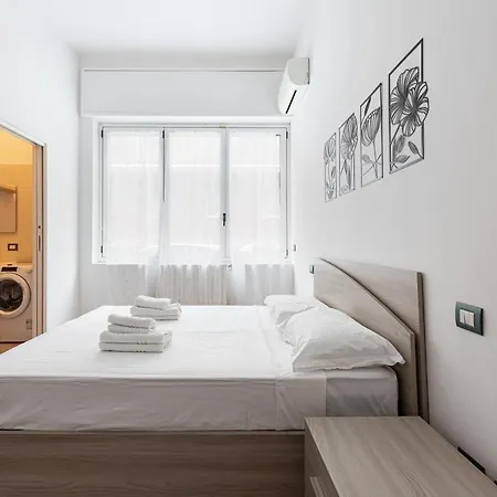 Guesthost - Cosy Close To Piazza Insubria Daire