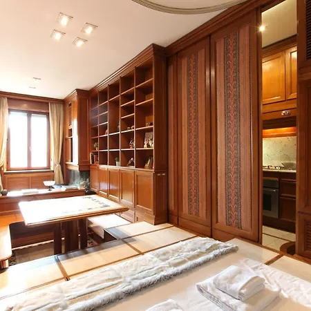 San Babila Apartamento *