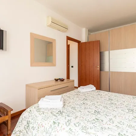 Casty Sweet - Mm3 Comasina Free Private Parking