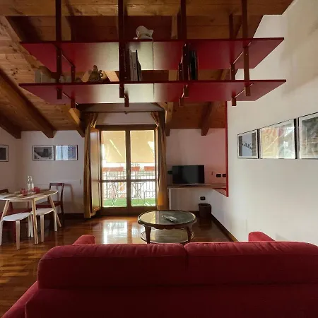 דירה The Pretty Attic