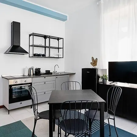 Blue City Paradise - Renovated Apt In Center * Милан