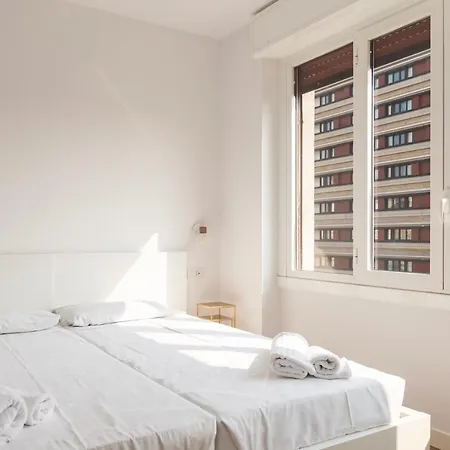 Youhosty - Gioia 1 Big * Milánó