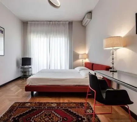 Repubblica Casati 32