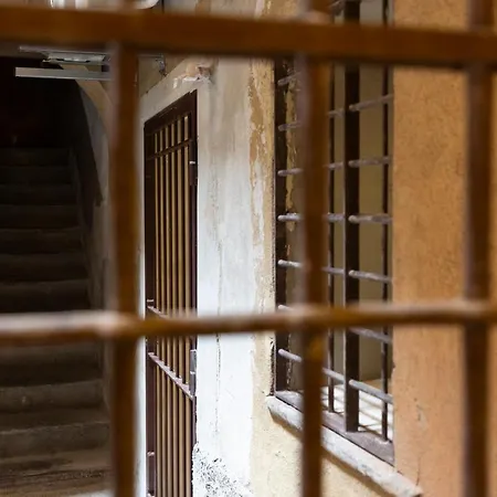 Domus Ticinese * Milánó